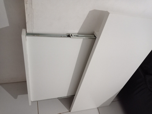 Prateleira Suspensa Para Computador E Notebook