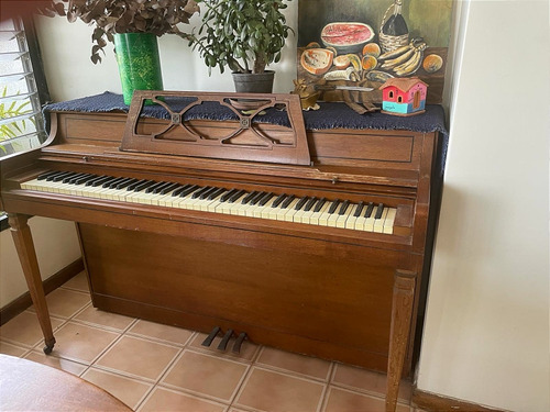 Piano De Pared