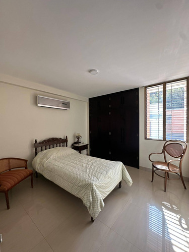 Venta De Moderno Townhouse En Altos De Guataparo, Resd. Las Villas
