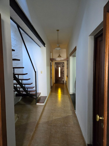 Venta Casa De 3 Dormitorios Con Patio, Barrio Jorge Cura Rosario