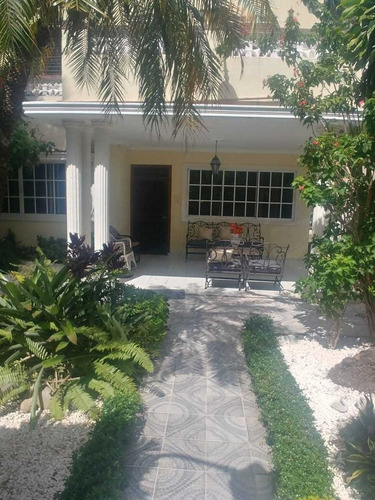 Alquiler Casa En Gazcue Para Oficina O Vivienda 5 Habs. 8pq