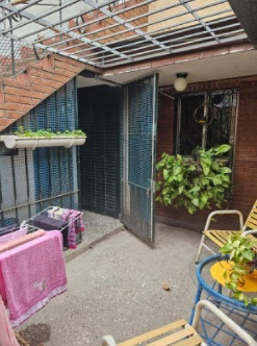 Casa En Venta - 2 Dormitorios 1 Baño - 110mts2 - Remedios De Escalada