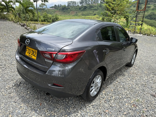 Mazda 2 Touring automatico