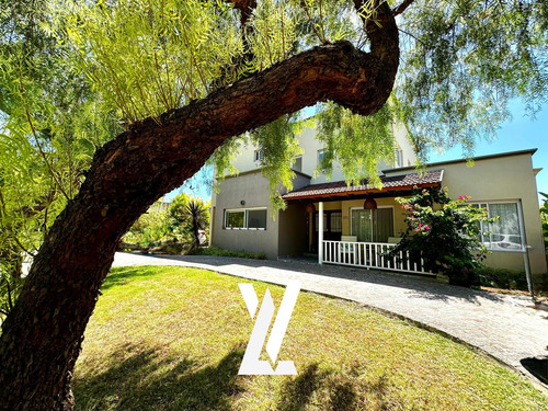 Casa En Venta Barrio Santa Teresa, Impecable!