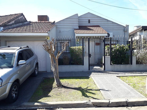 Casa Venta 2 Dormitorios 2 Baños Jardin Pileta Cochera 120 Mts 2 - Terreno 10 X 40 Mts - 400 Mts 2 - Quilmes Oeste