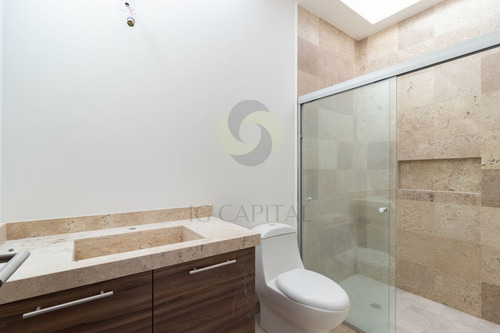 Imagen 4 de 15 de Casa En Lomas De Juriquilla Con Terraza Techada