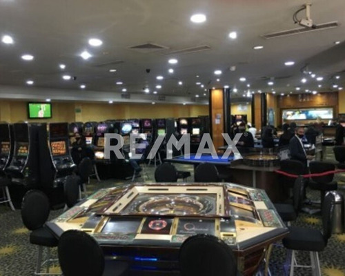 Re/max 2mil Vende, Local, Santiago Mariño, Porlamar, Isla De Margarita.