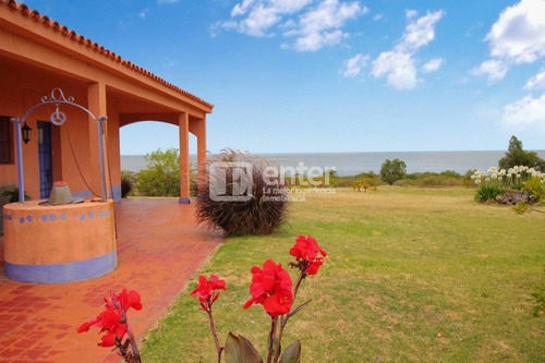 Hermosa Chacra Marítima Sobre La Playa La Colorada, En Plena Costa Del Río De La Plata. 7,65 Has.