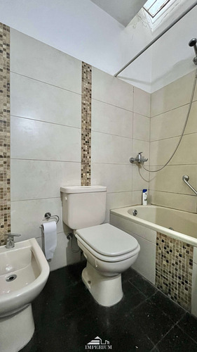 Casa De 2 Dormitorios, 2 Baños Y Garaje En Parque Batlle
