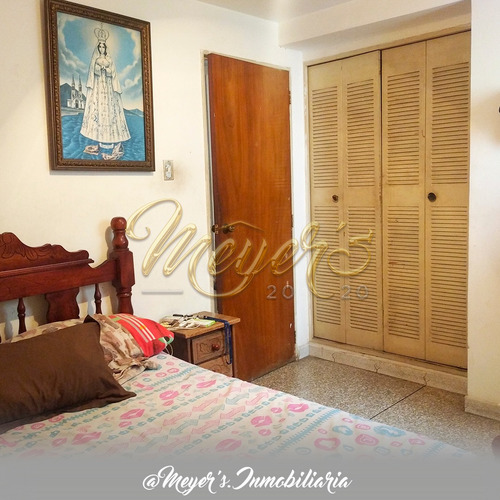 Venta De Apartamento En El Conjunto Residencial Alborada, Avenida. Baralt, Caracas.