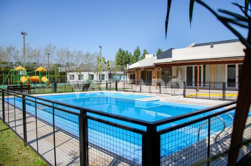 Imagen 15 de 30 de Casa En Venta En Barrio Cerrado Moreno
