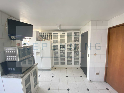 Plaza Las Lilas (93307)