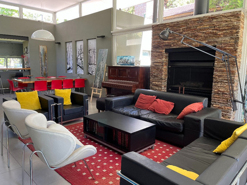 Excelente Casa En San Carlos C.c. Lote Central