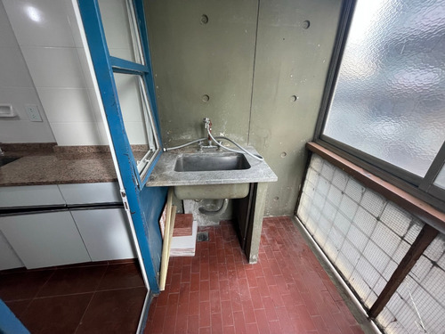 Departamento En Alquiler En Balvanera Al Frente Con Balcón