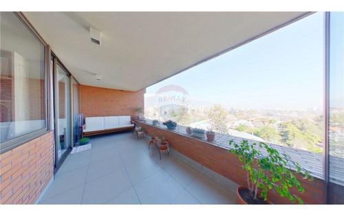 Imagen 7 de 30 de Duplex En Sector Privilegiado De Las Condes