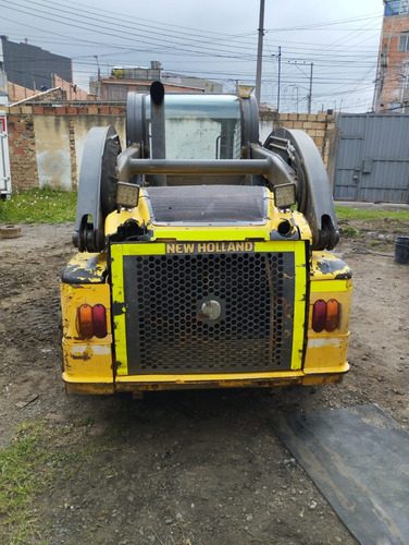 Mini Cargador New Holland L223
