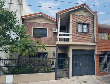 Venta - Casa En Haedo 5 Ambientes.