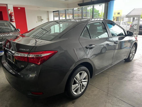 Imagen 2 de 5 de Toyota Corolla 2015 1.8 Xei Cvt 140cv
