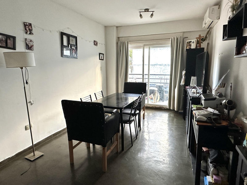 Venta- Departamento 3 Ambientes En Flores, Luminoso Con Balcón, Contrafrente