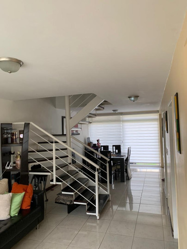 Imagen 2 de 6 de Townhouse En Venta - Urb. Doña Luisa Jc