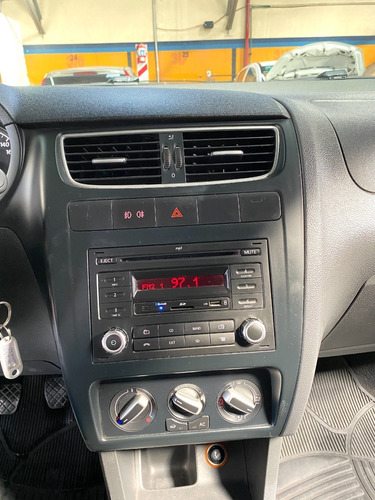 Imagen 23 de 23 de Volkswagen Suran 1.6l 2013