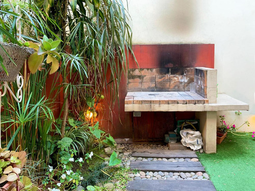 Casa 3 Dormitorios, Patio, Parrillero Y Cochera En Lourdes. A Metros De Bv. Oroño.