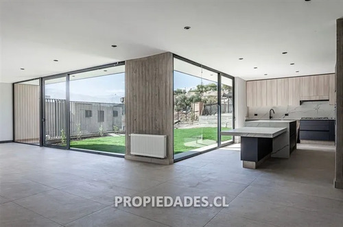 Casa En Condominio En Arriendo En Lo Barnechea