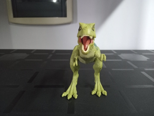 Jurassic World Legacy Collection Baby / Junior T-rex (Usado)