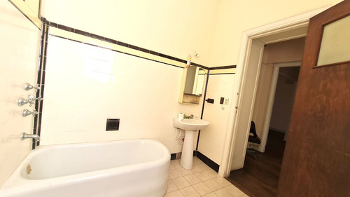 Imagen 12 de 30 de Venta Departamento 4 Ambientes Recoleta A Reciclar. Una Tremenda Oportunidad A Un Precio Único Para Una Familia Emprendedora O Inversor. No Dudes En Consultarme.