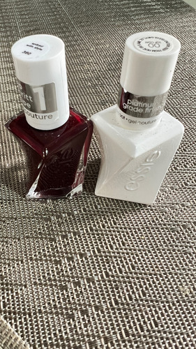 Esmalte De Uñas Essie Gel Couture. Sin Lámpara Color Bordo