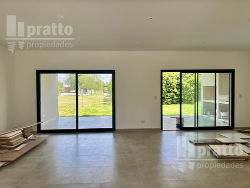 Casa En Venta De 3 Dormitorios En El Cantón Islas
