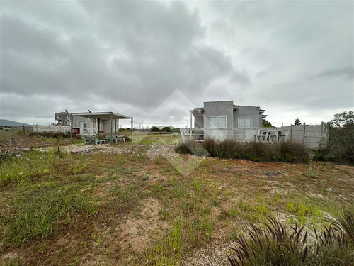 Sitio Con 2 Cabañas Alajadas, En Venta En Guanaqueros