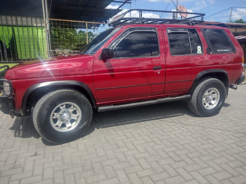 Carro Nissan Pathfinder Modelo 90