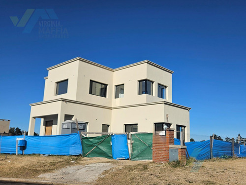 Casa En Venta Santa Elisa 4 Amb. - Pilar Del Este . Oportunidad!