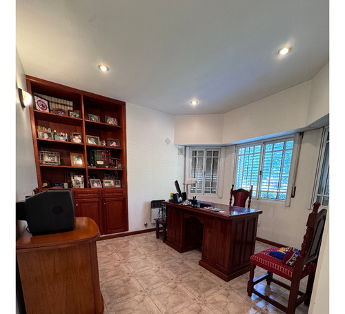 Excelente Chalet De Categoria Sobre Amplio Parque Con Bosque