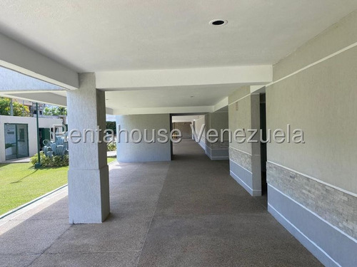 Los Samanes, Calle Cerrada. Vigilancia 24/7 !! Venta Apartamento 135 M2, 3 Hab. + S, 3 Baños + S, 2pe, Cocina Y Baños Actualizados. Edificio Con Excelente Mantenimiento Y Bellas Areas Sociales !!