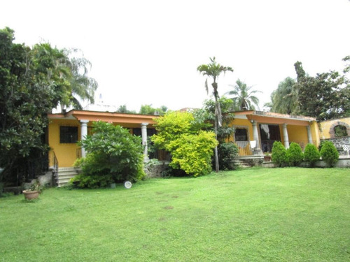 Casa En Un Nivel Para Remodelar En Vista Hermosa Cuernavaca, Morelos.