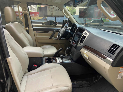 Imagen 11 de 14 de Mitsubishi Pajero Limited 4x4 2016