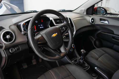 Imagen 7 de 14 de Chevrolet Sonic 2017