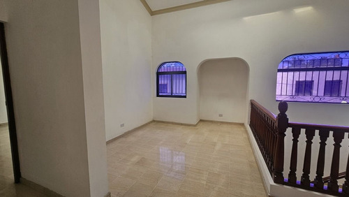 Hermosa Casa En Alquiler Ubicada En Los Cacicazgos