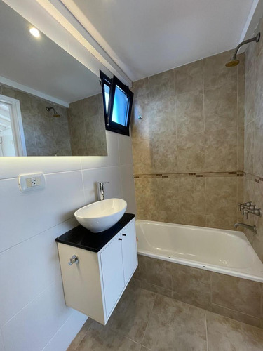 Venta Ph 4 Ambientes Con Patio Y Cochera Zona La Perla