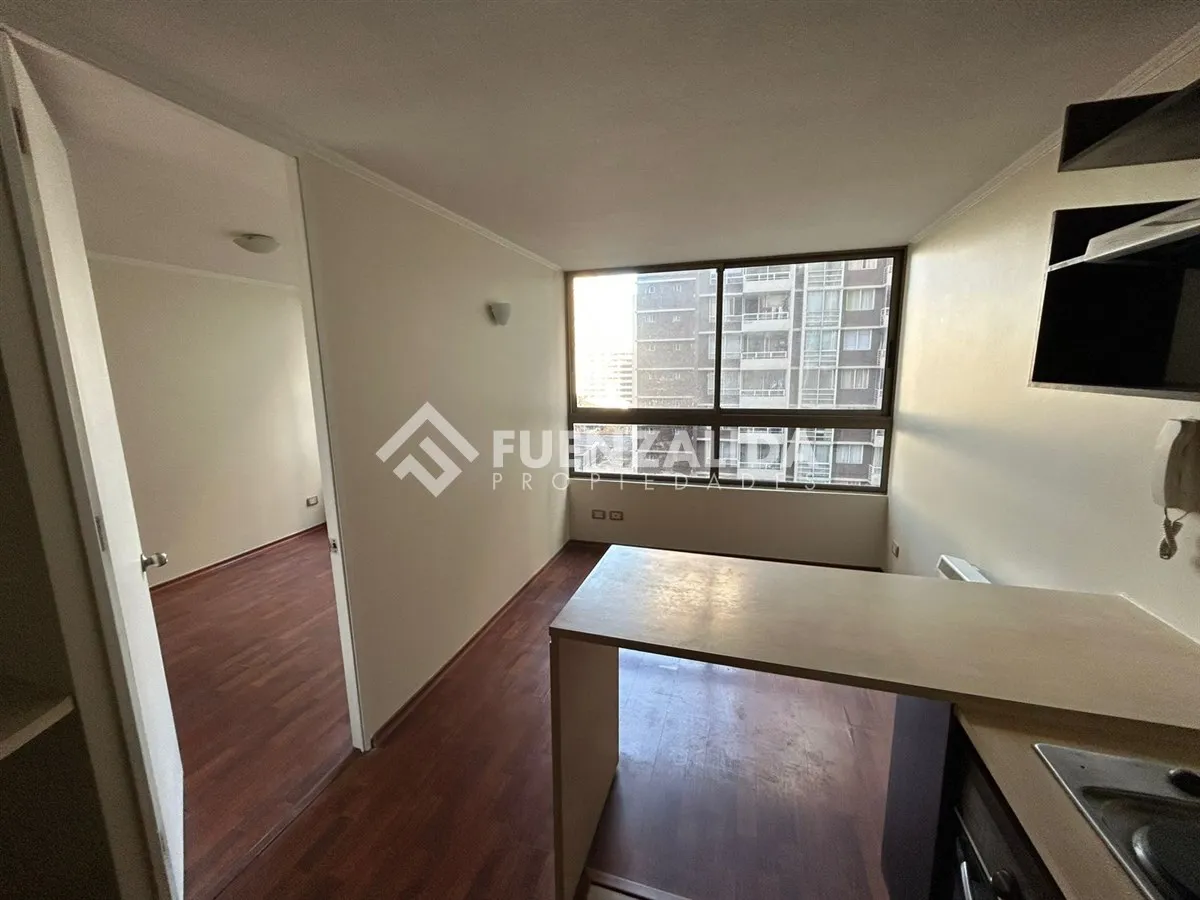 Imagen 5 de 17 de Departamento En Arriendo De 1 Dorm. En Santiago