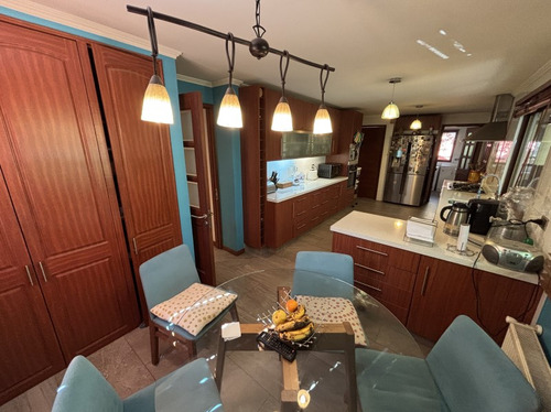 Gran Casa Con Terreno De 2016 M2 En Excelente Ubicación