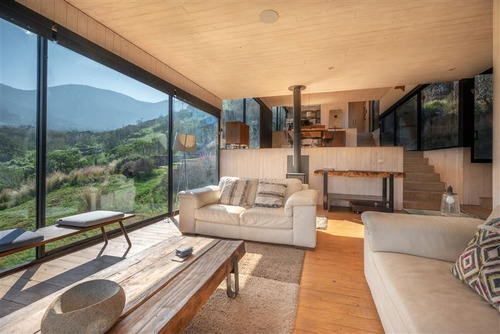 Casa De Arquitectos En Venta De 6 Dorm. En Olmué