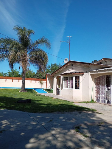 Casa En Venta - 4 Dormitorios 3 Baños - 9 De Abril