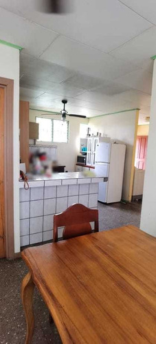 Imagen 4 de 13 de Se Vende Casa En Guapiles Centro