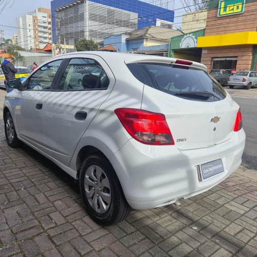 Chevrolet Onix ONIX HATCH Joy 1.0 8V Flex 5p Mec.