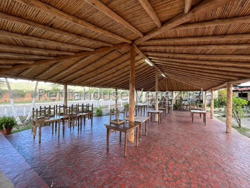 Fredxia Castillo Vende Espectacular Restaurante Completamente Operativo Via Cubir, Municipio Jimenez # 25-8293