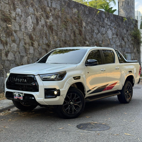 Toyota Hilux Dubai Gr