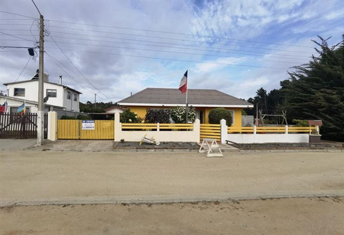 Casa En Venta De 4 Dorm. En El Tabo